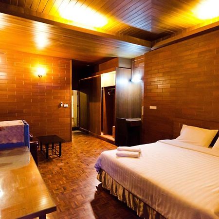 Eight Plus Hotel Банкок Екстериор снимка