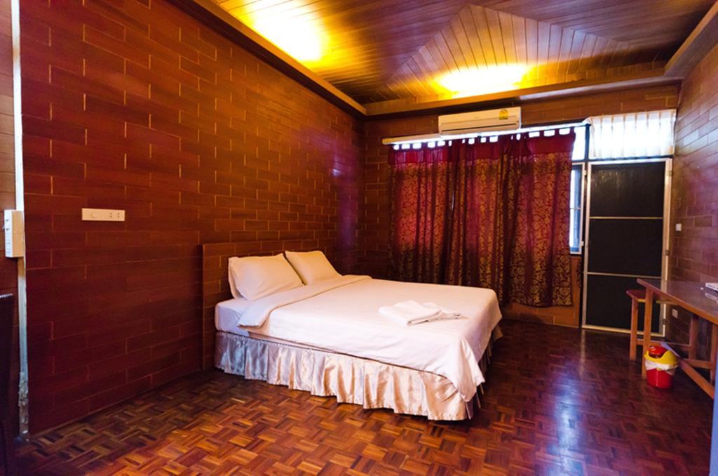 Eight Plus Hotel Банкок Екстериор снимка