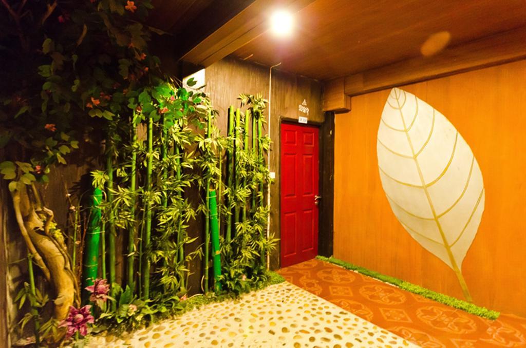 Eight Plus Hotel Банкок Екстериор снимка