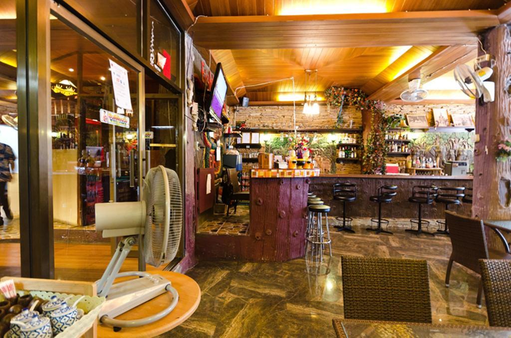 Eight Plus Hotel Банкок Екстериор снимка
